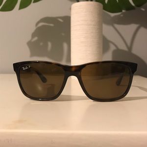 Polarized Ray Ban women’s sunglasses